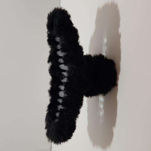 NEW Faux Fur Black Hair Clip - Picture 3 of 5